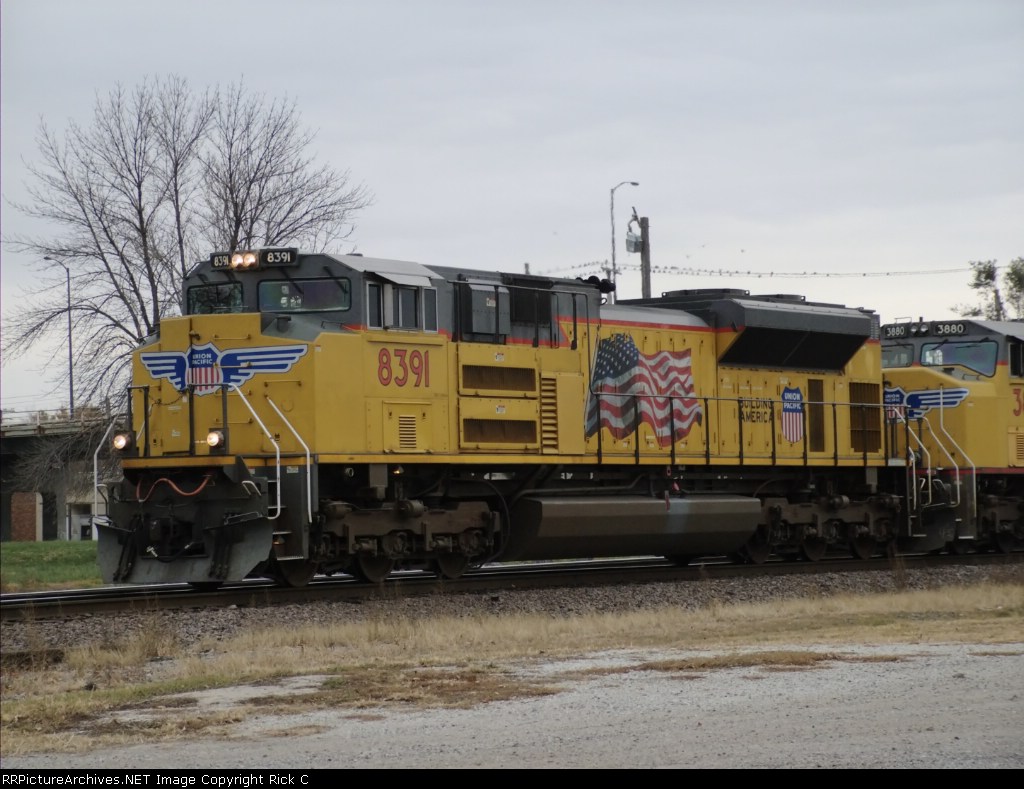 UP 8391 Leads A Manifest NB